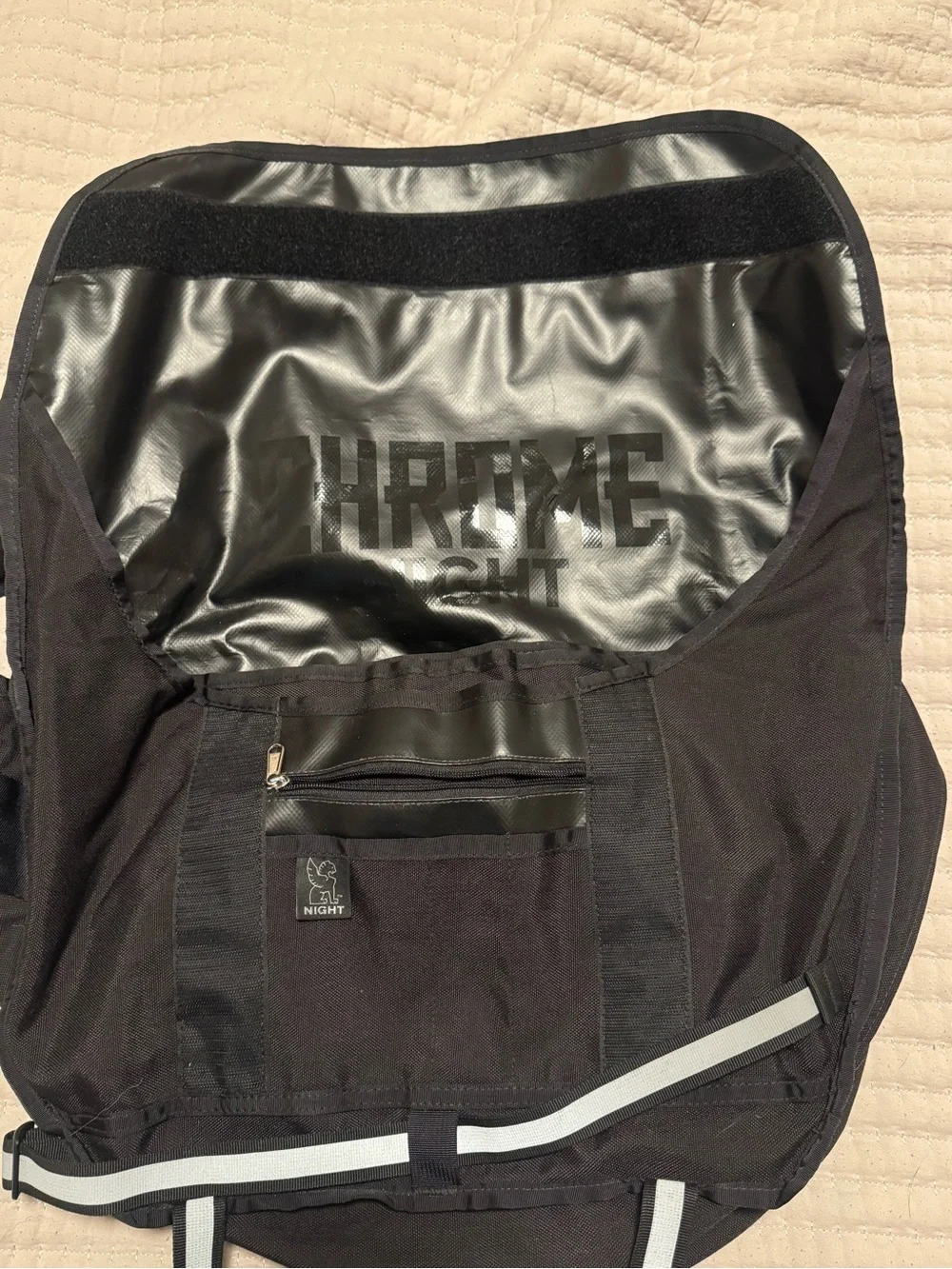 Chrome Industries Citizen Messenger Bag – Night Edition Durable Urban Carry